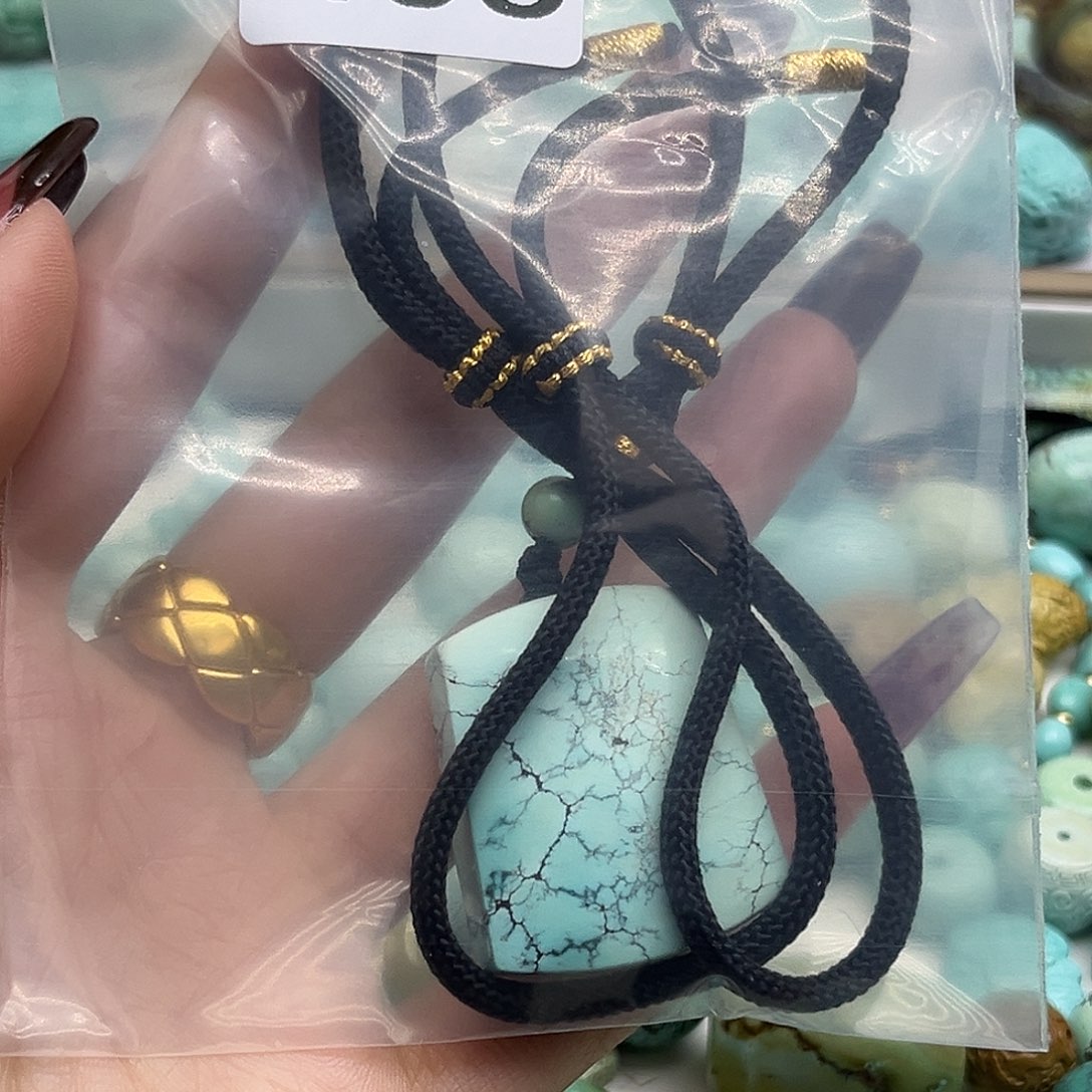 时***行绿松石未镶嵌珠宝奇石