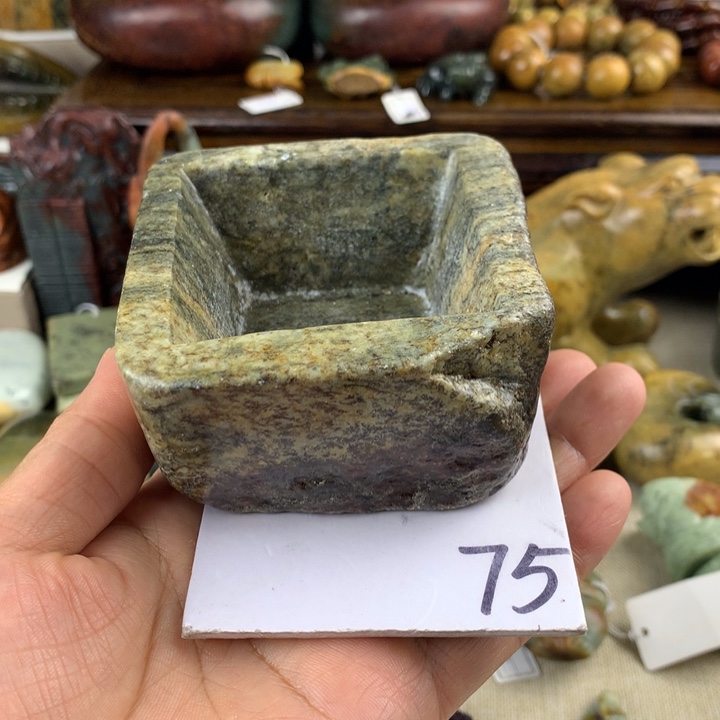 岫岩河磨玉（透闪石质玉）未镶嵌珠宝奇石