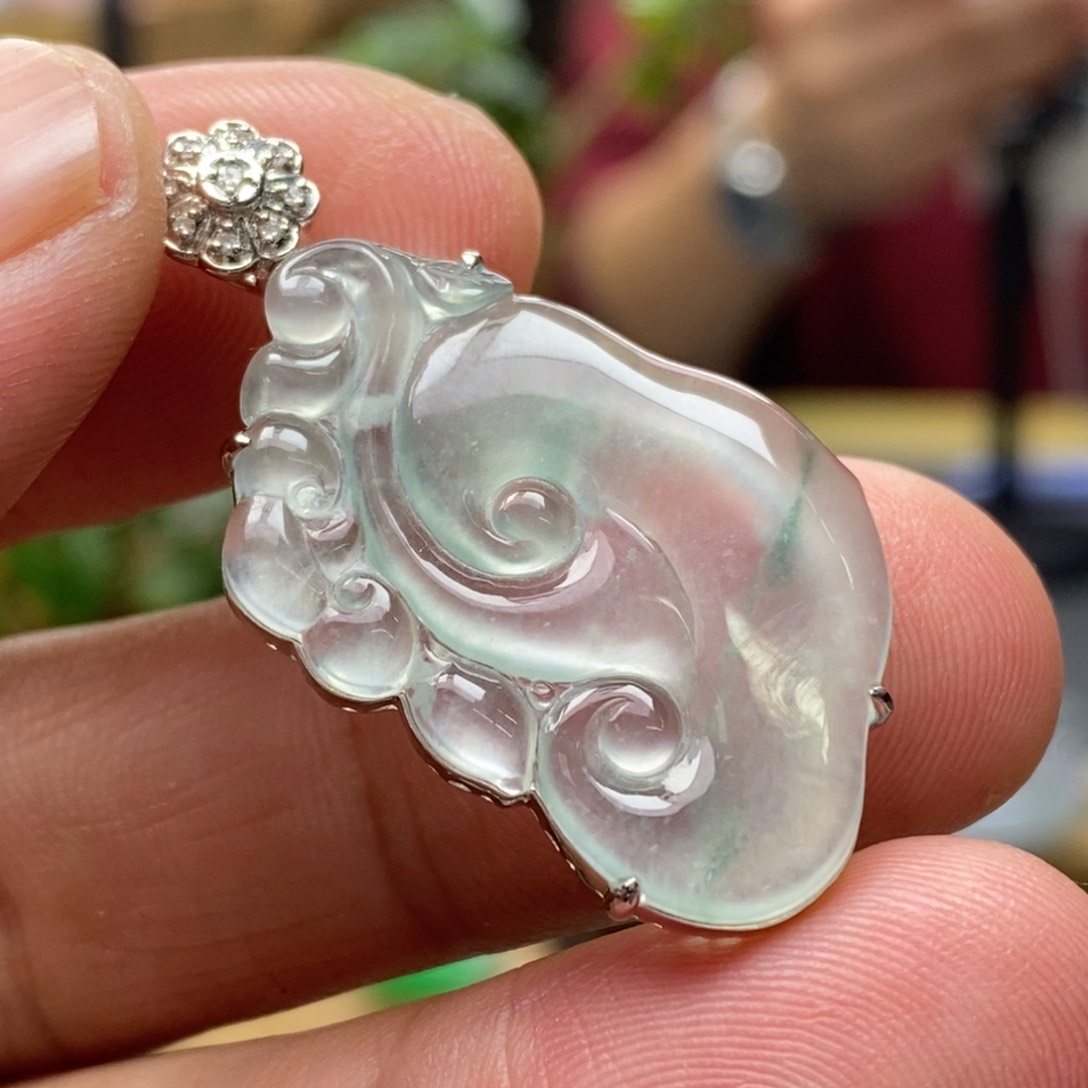 翡翠颈饰18K金镶嵌挂件