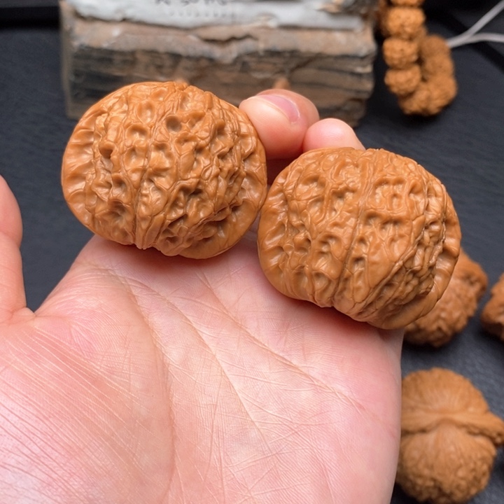 文玩核桃吊坠尺寸41.5血麒麟