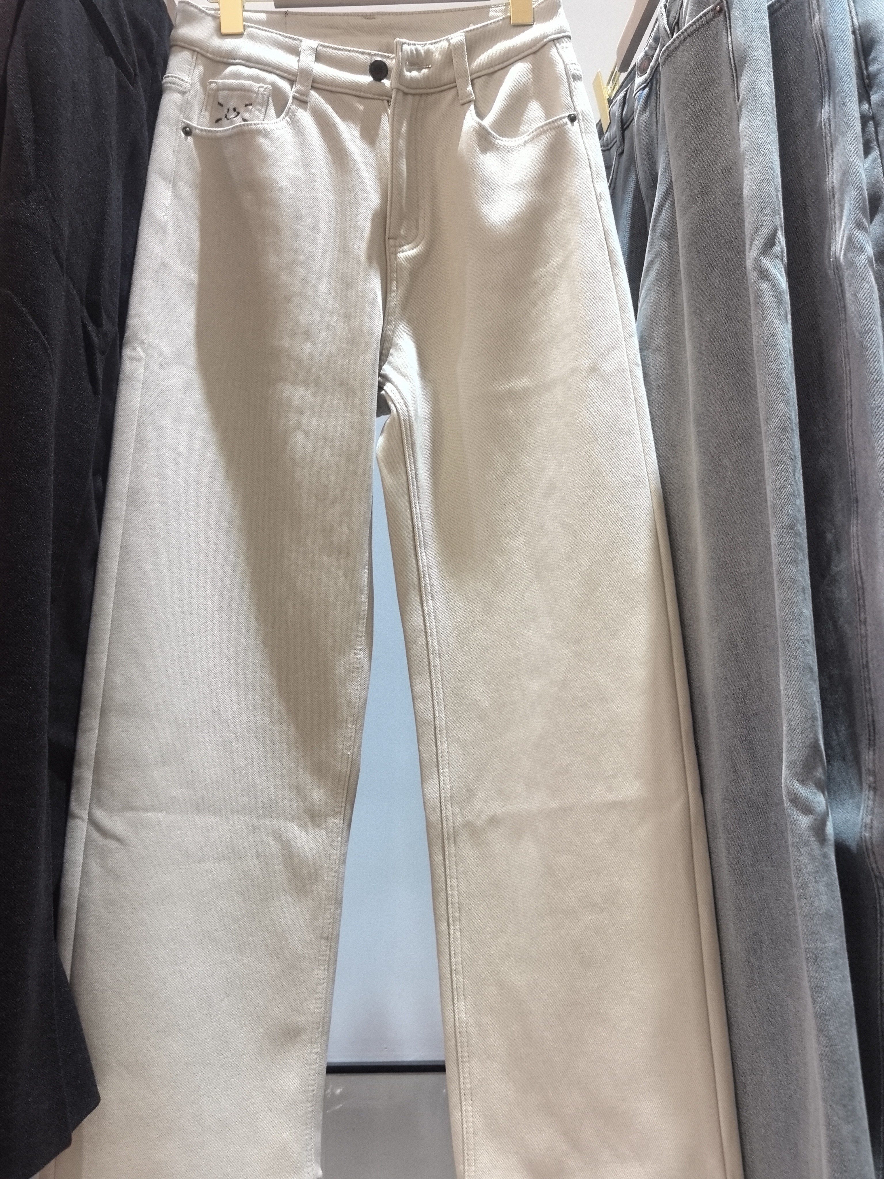 女士牛仔杏色直筒裤加绒舒适修身保暖休闲时尚潮流版