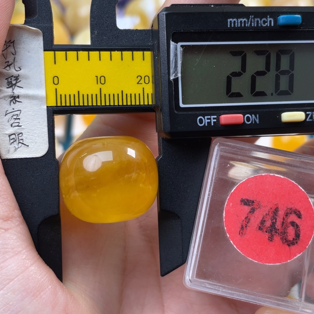 蜜蜡未镶嵌珠宝奇石瑕疵