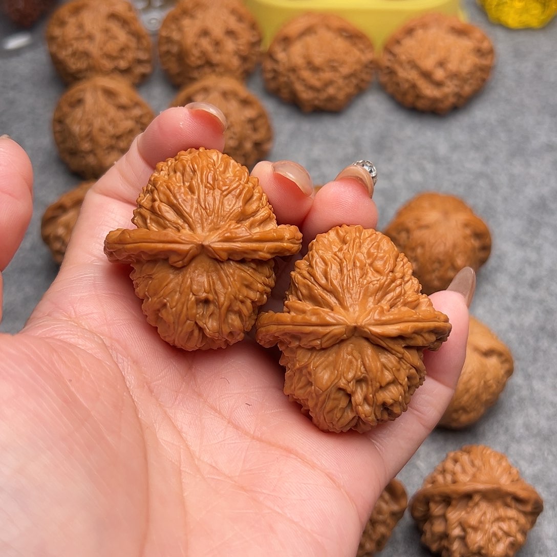 把件文玩核桃精品卡姿兰大肚白狮子41.5全品肚44