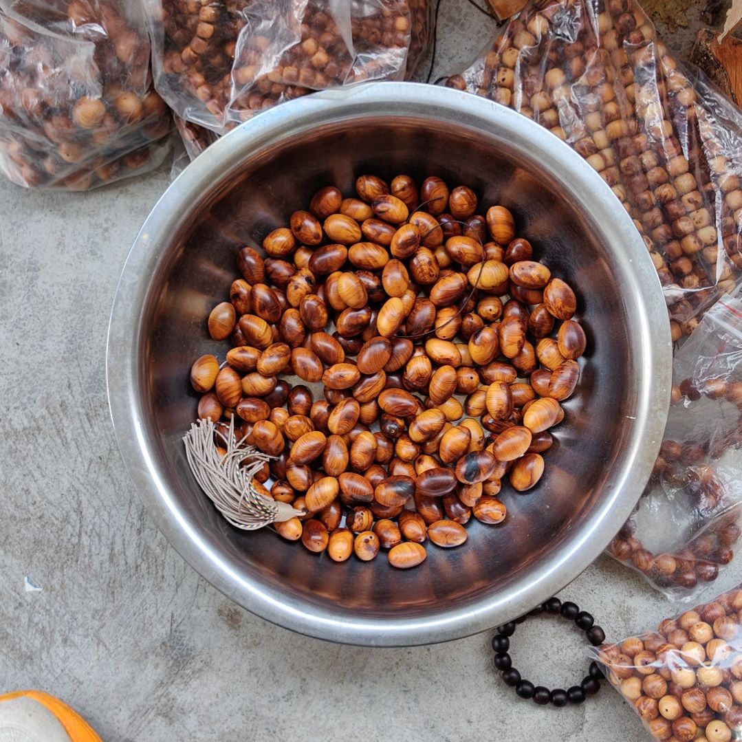 Y***咩碳化瑕疵，10颗手持。