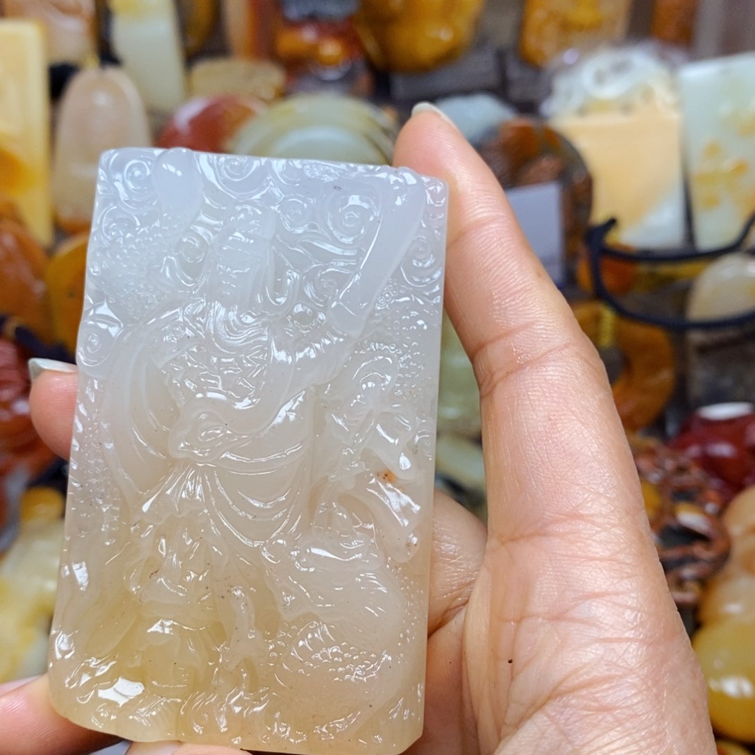 石英质玉（黄龙玉）颈饰未镶嵌