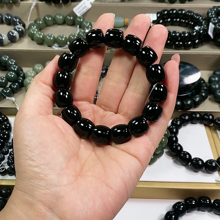 和田玉颈饰未镶嵌一**花