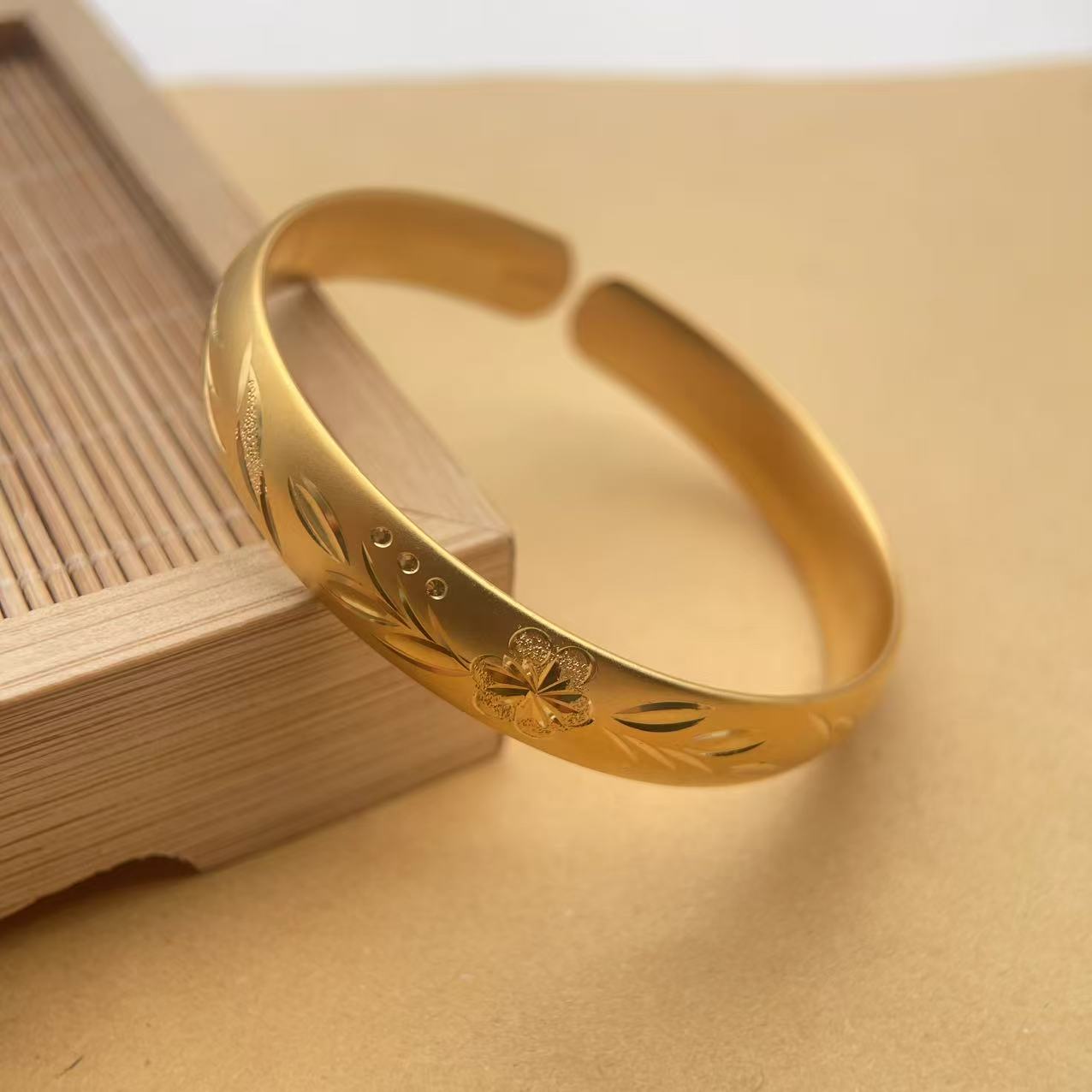 999足金黄金古法工艺牡丹花光面手镯【善熙专属】