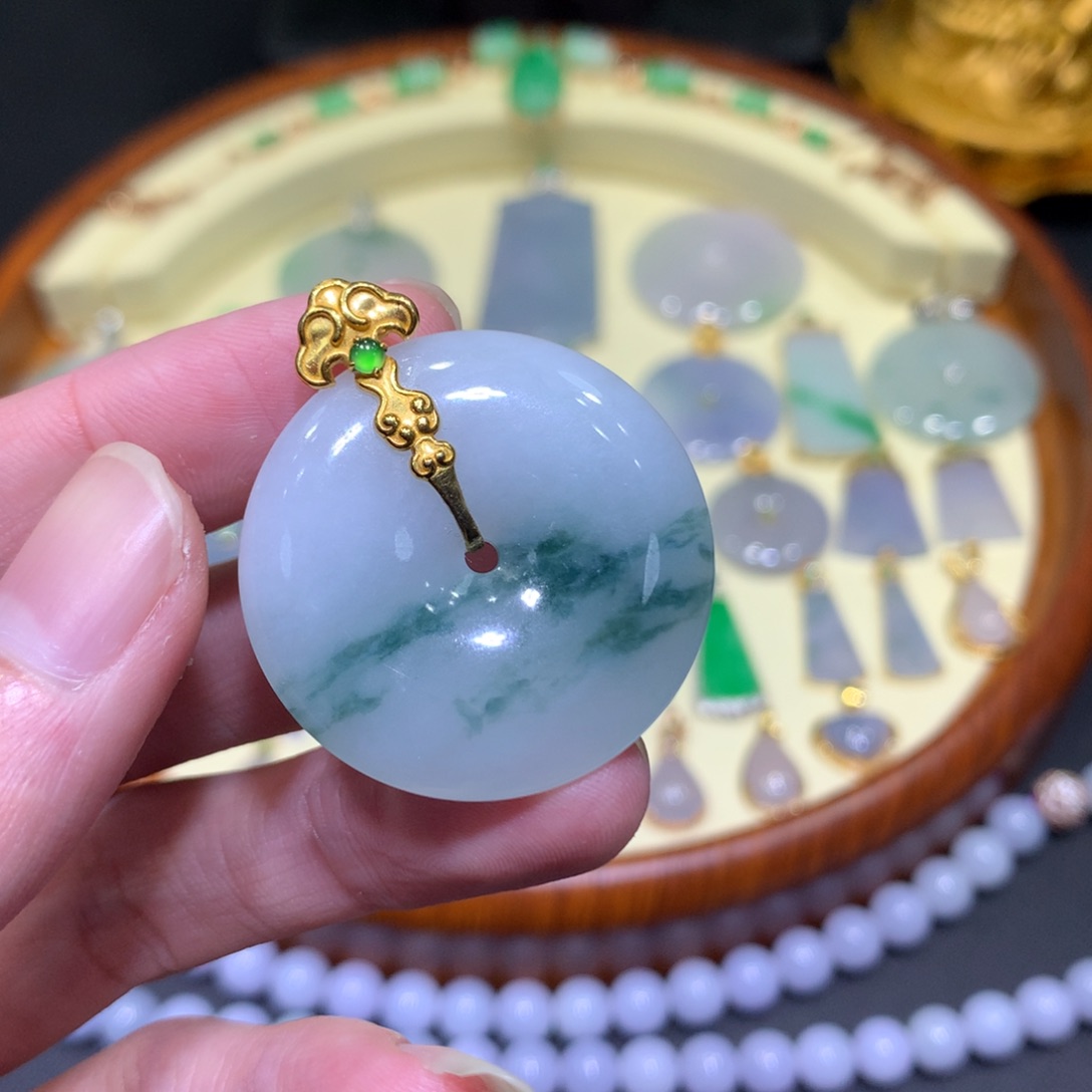 翡翠吊坠(不含链)18K金镶嵌