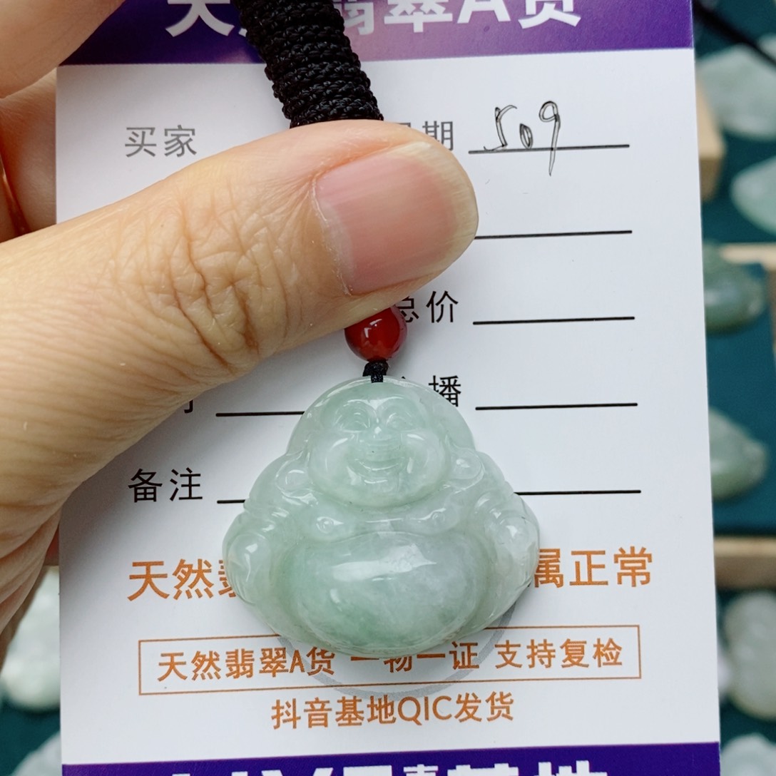 翡翠未镶嵌颈饰佛公
