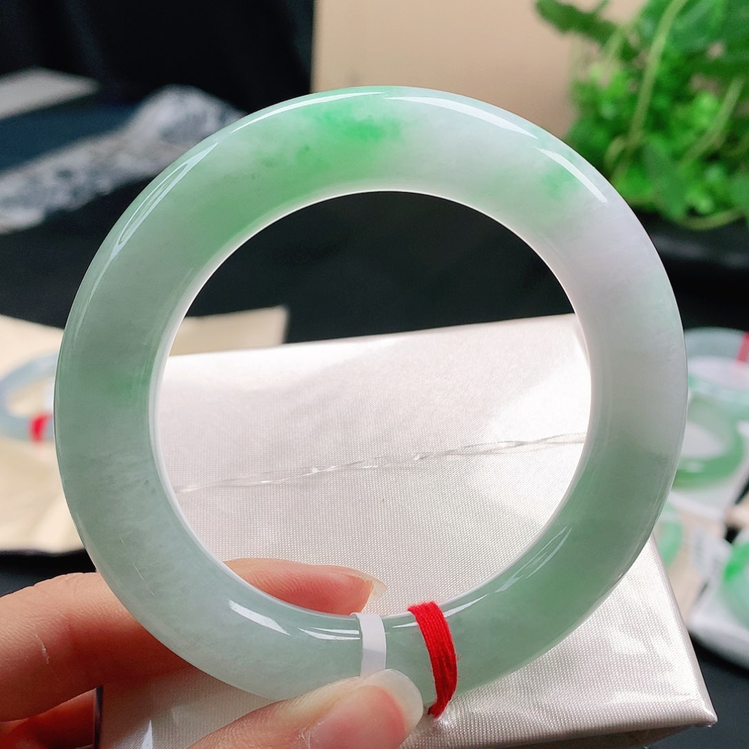 翡翠手镯（圆镯）未镶嵌天然翡翠手镯56