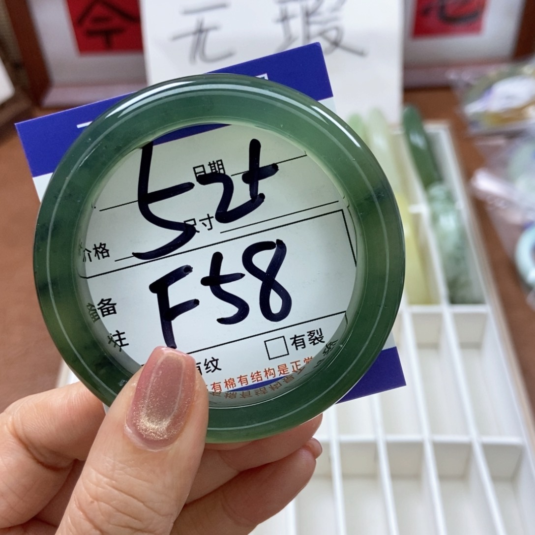 岫玉手镯手镯未镶嵌