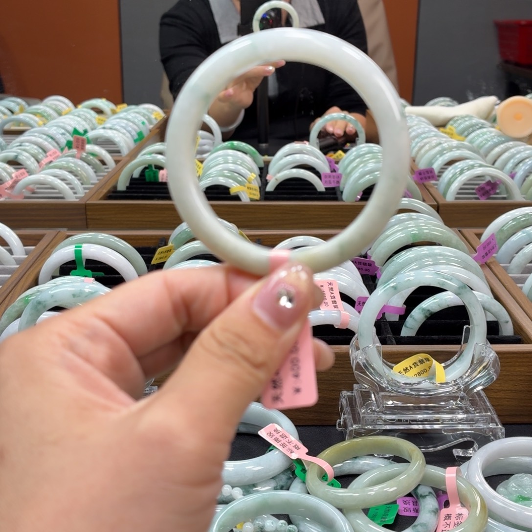 翡翠未镶嵌手镯5555