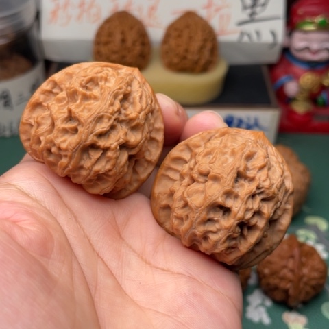 【闪购商品】文玩核桃把件41.5梨木台