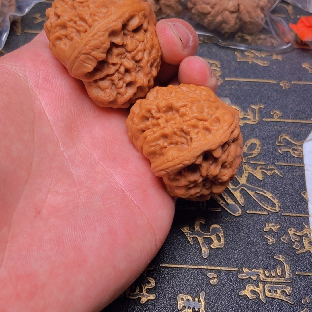 文玩核桃把件下***刘龙鼎