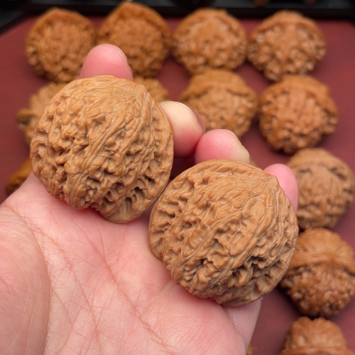 张***皓文玩核桃把件全品绣球40