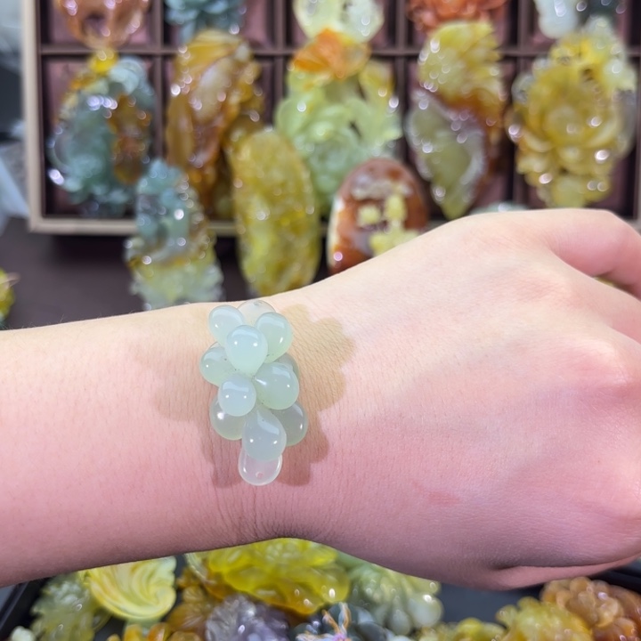 未镶嵌蛇纹石玉颈饰