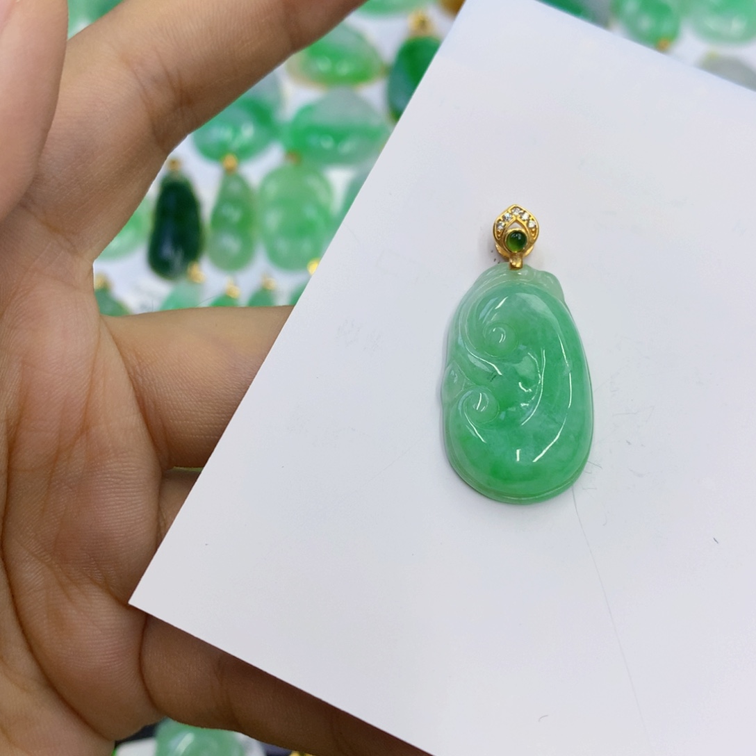 翡翠未镶嵌颈饰翡翠