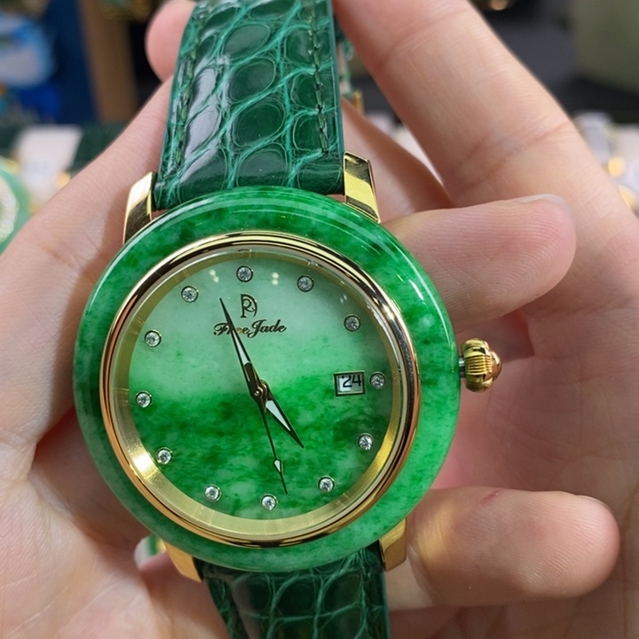 石英机芯-光能机芯锻造碳钢銘**淀翡翠手表