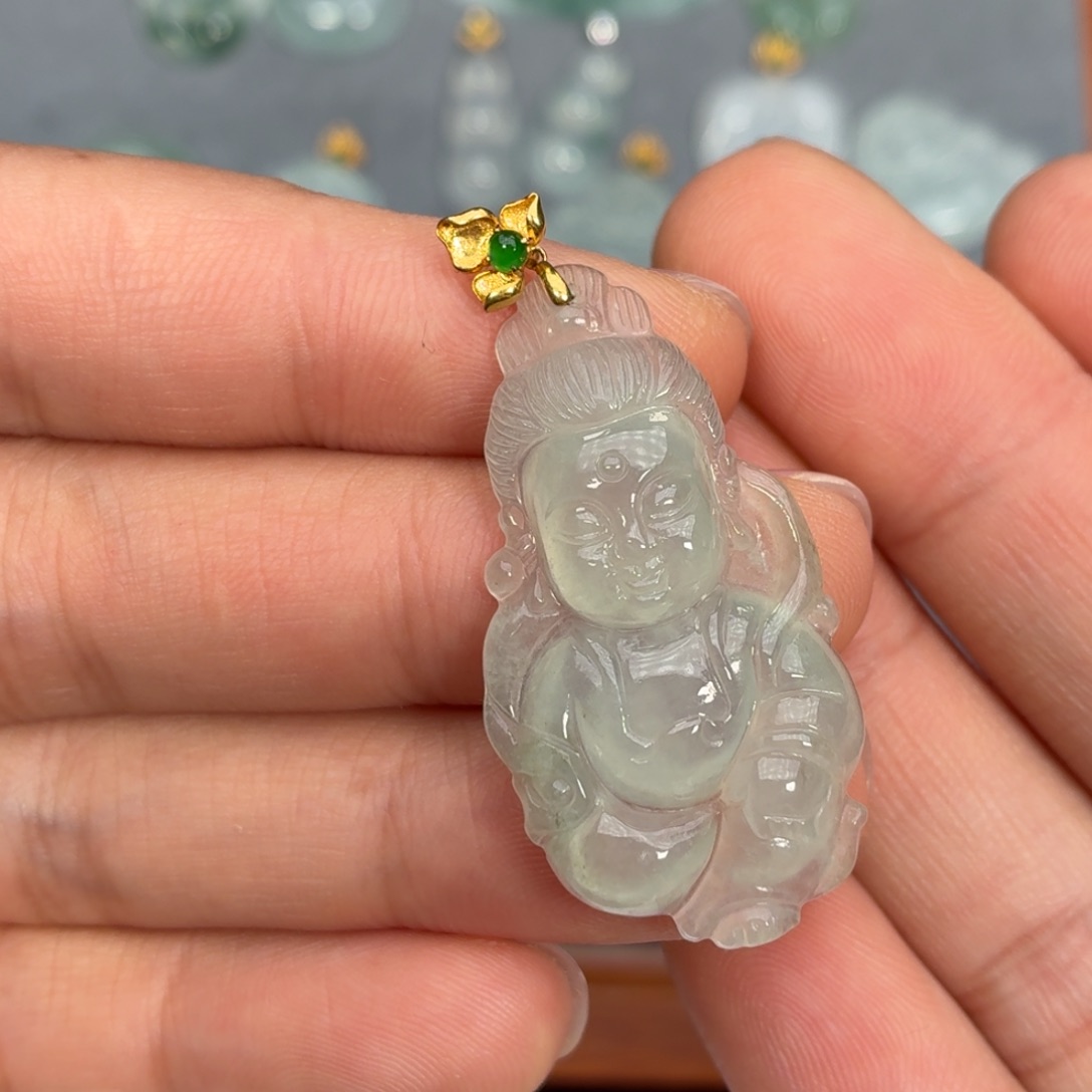 翡翠18K金镶嵌颈饰小观音