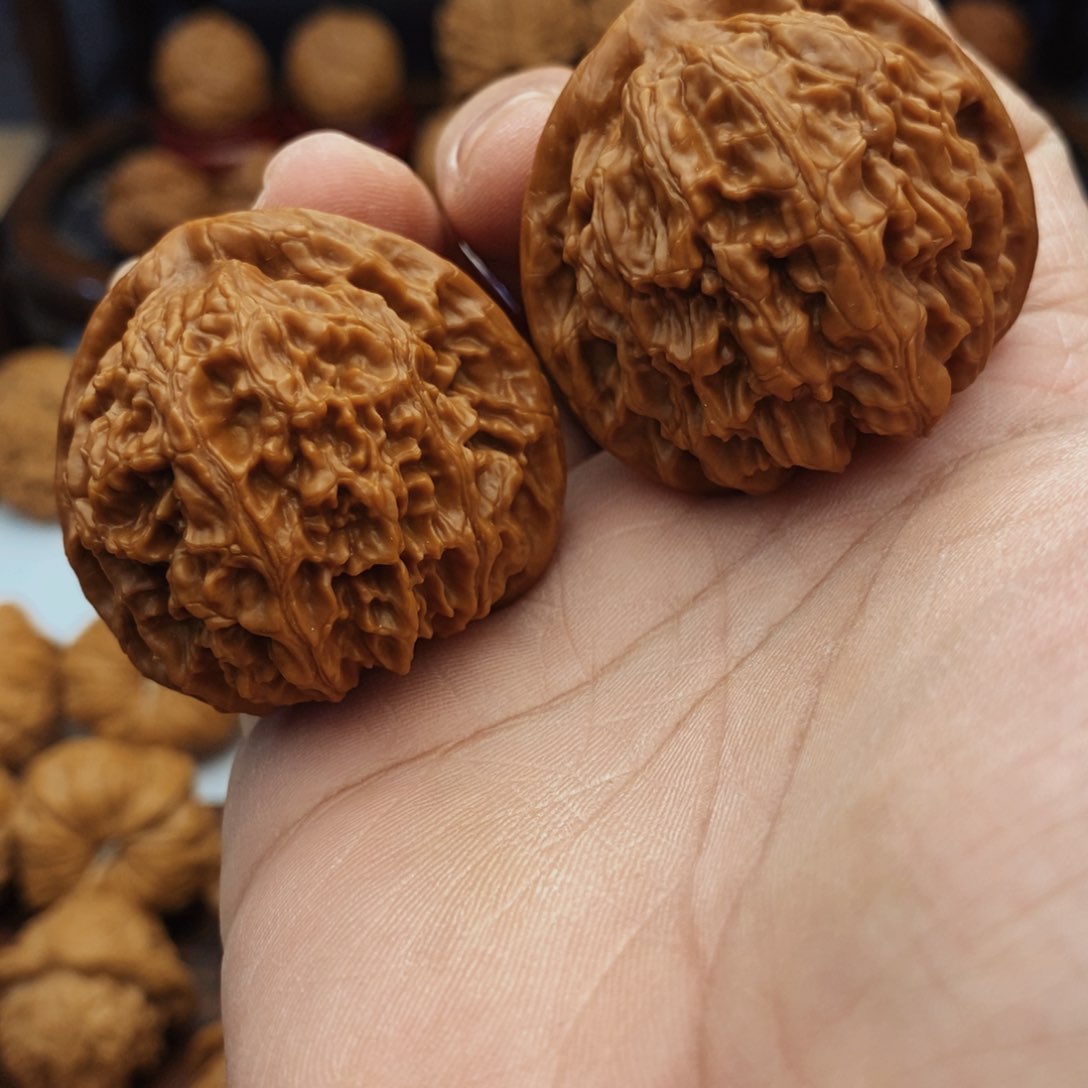 文玩核桃把件（**）43尺 金麒麟 50克 10