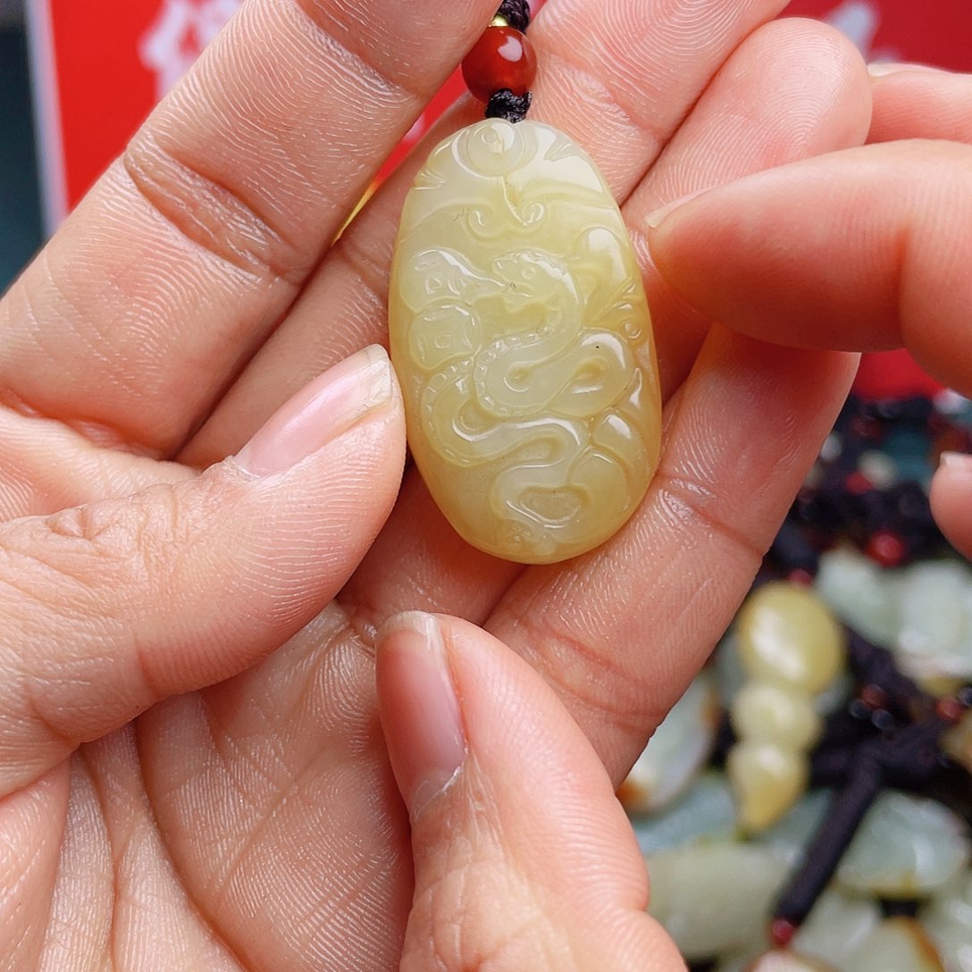 和田玉颈饰未镶嵌