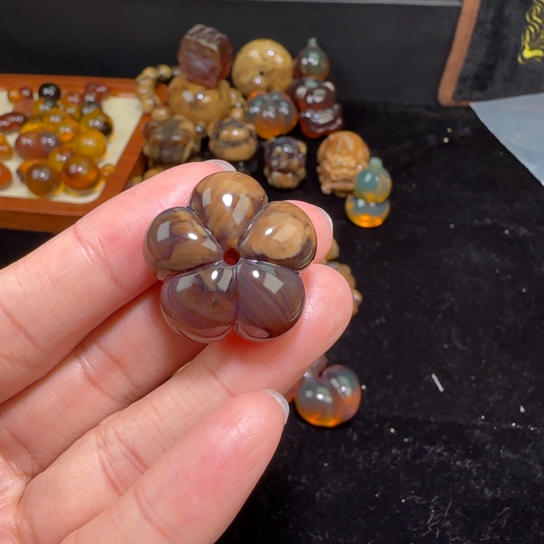 琥珀未镶嵌颈饰琥珀