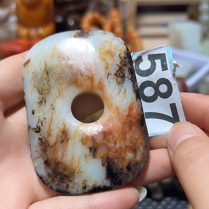 和田玉未镶嵌颈饰浪*