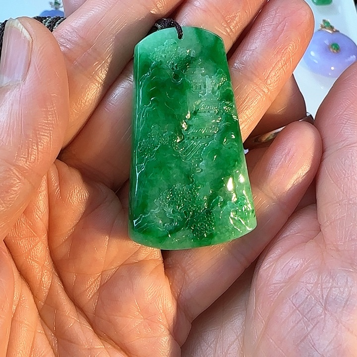 翡翠颈饰未镶嵌山水牌