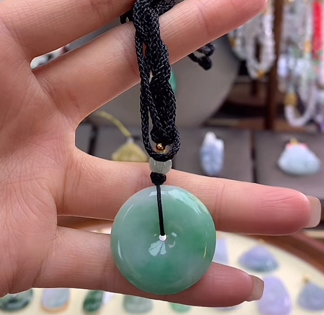 天然a货翡翠吊坠