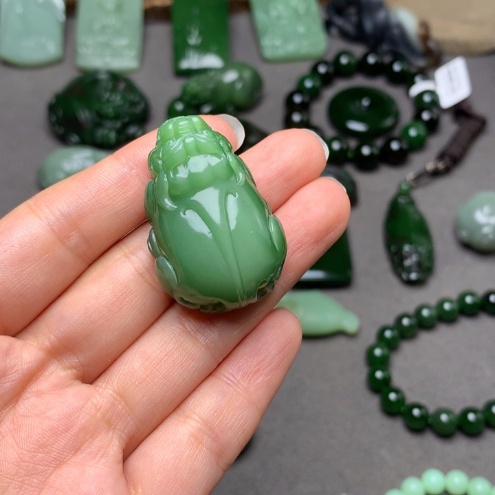 用***5和田玉未镶嵌颈饰