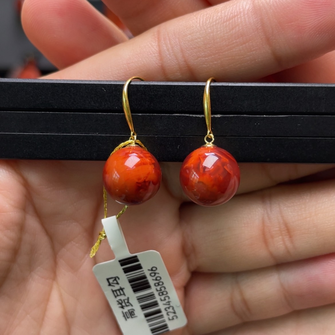 【闪购商品】18K金镶嵌火焰纹圆珠耳坠南红玛瑙