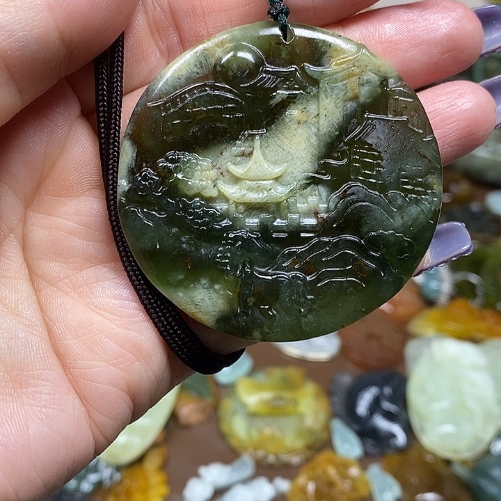 蛇纹石玉吊坠未镶嵌