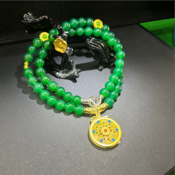 天然玉石保真  ZL238-1甄选款 珠串满绿圆牌吊坠 多样性发其一