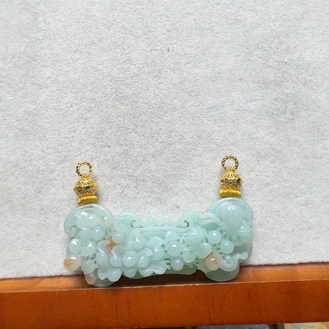 翡翠未镶嵌吊坠(赠链)