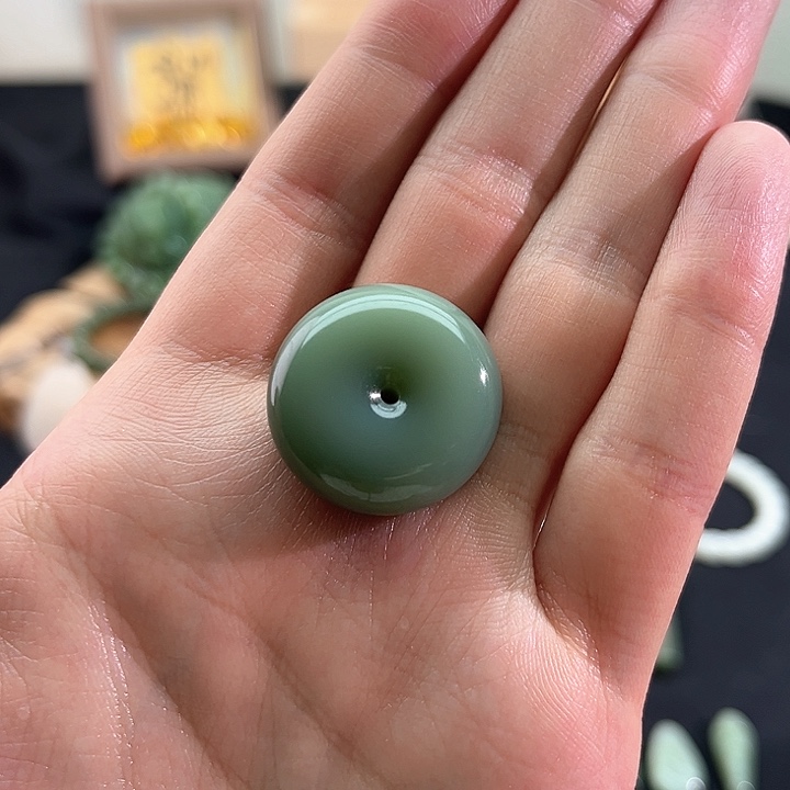 和田玉颈饰未镶嵌碧玉粉青-平安扣