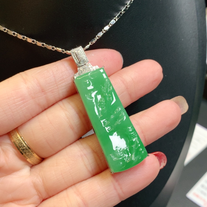 【闪购商品】翡翠吊坠(赠链)18K金镶嵌