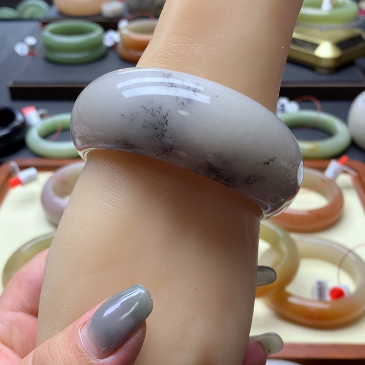 未镶嵌手镯石英质玉