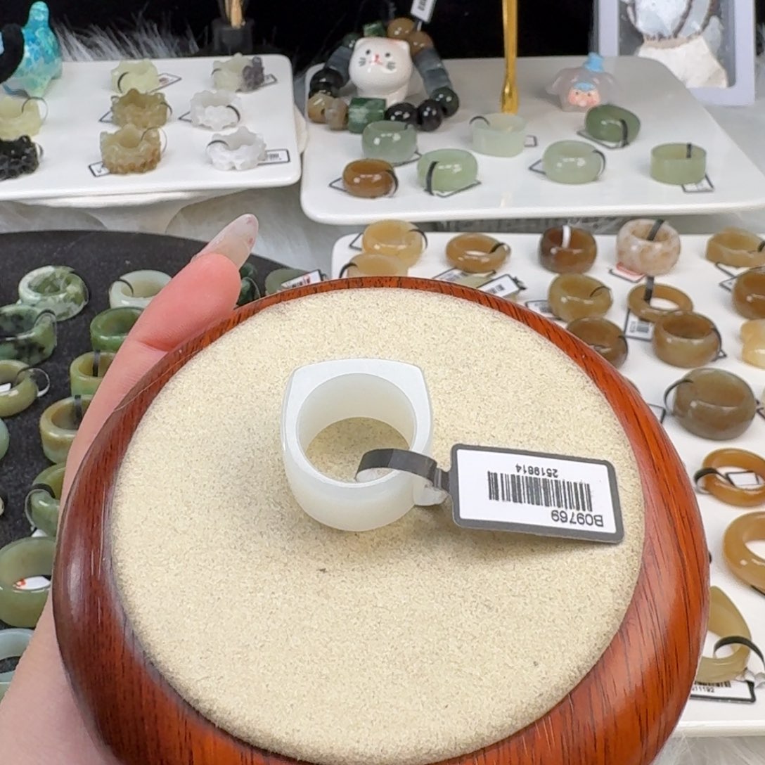 和田玉未镶嵌戒指o13俄白马鞍16.2