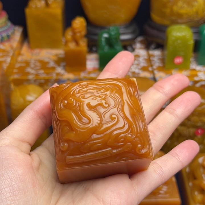 田黄石家***畔题材：工艺品