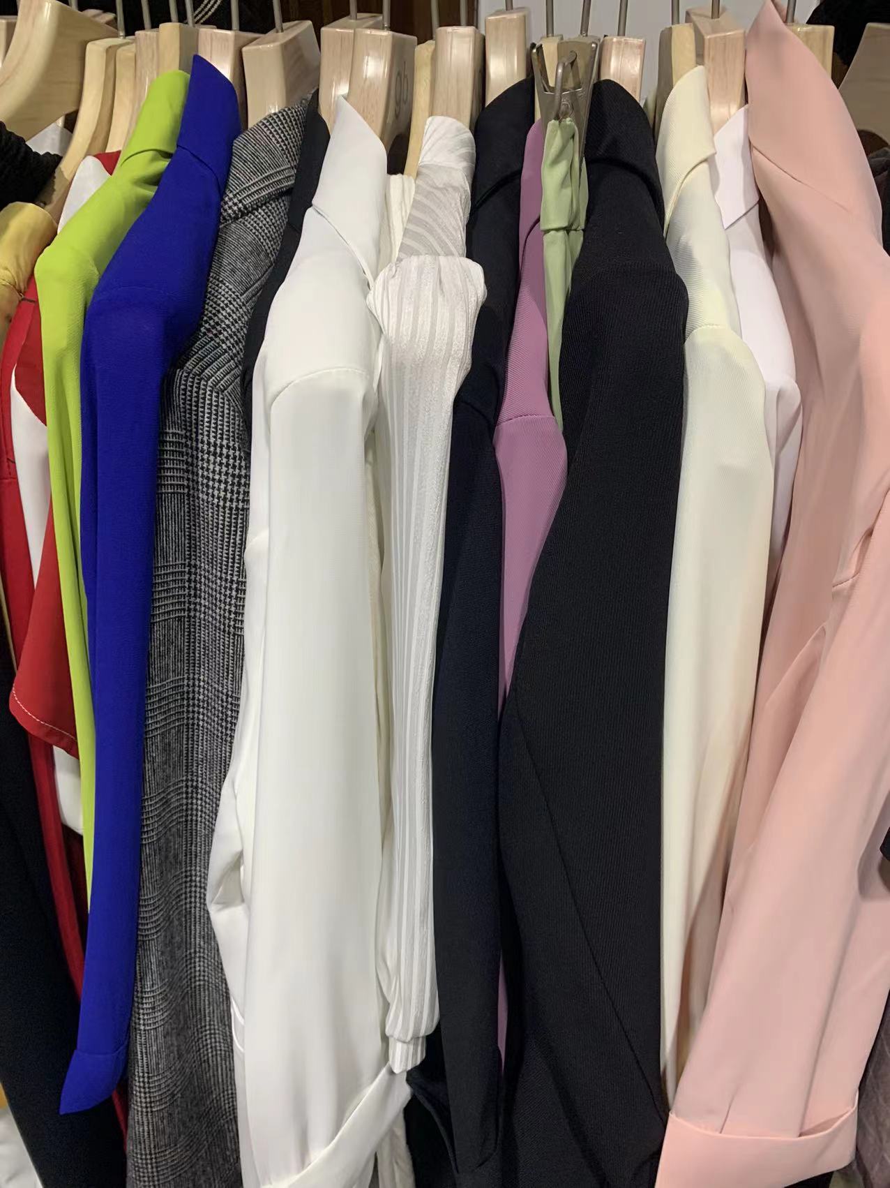 随机发一件衣服