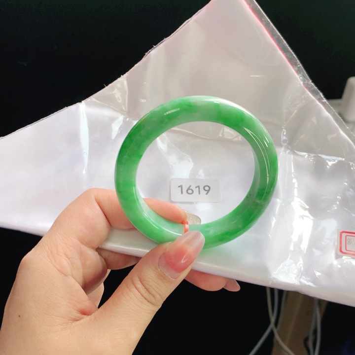 翡翠手镯未镶嵌03。