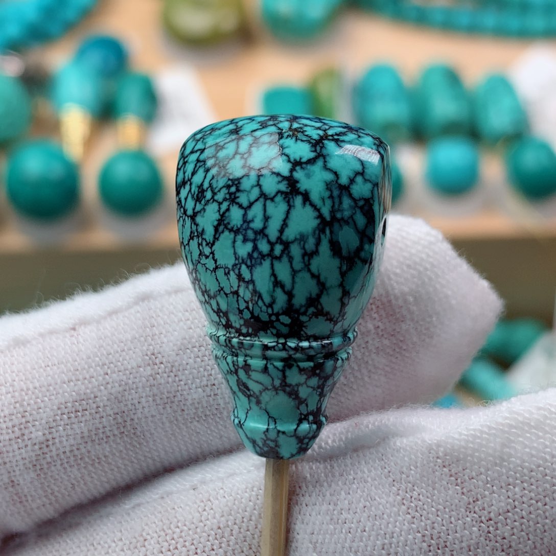 绿松石颈饰未镶嵌