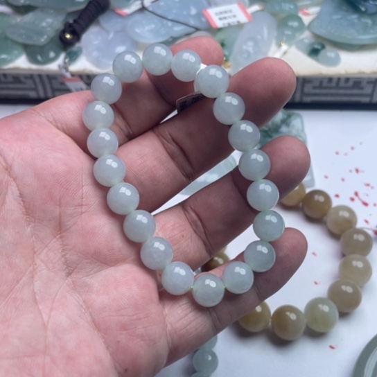 山***步颈饰未镶嵌翡翠挂件