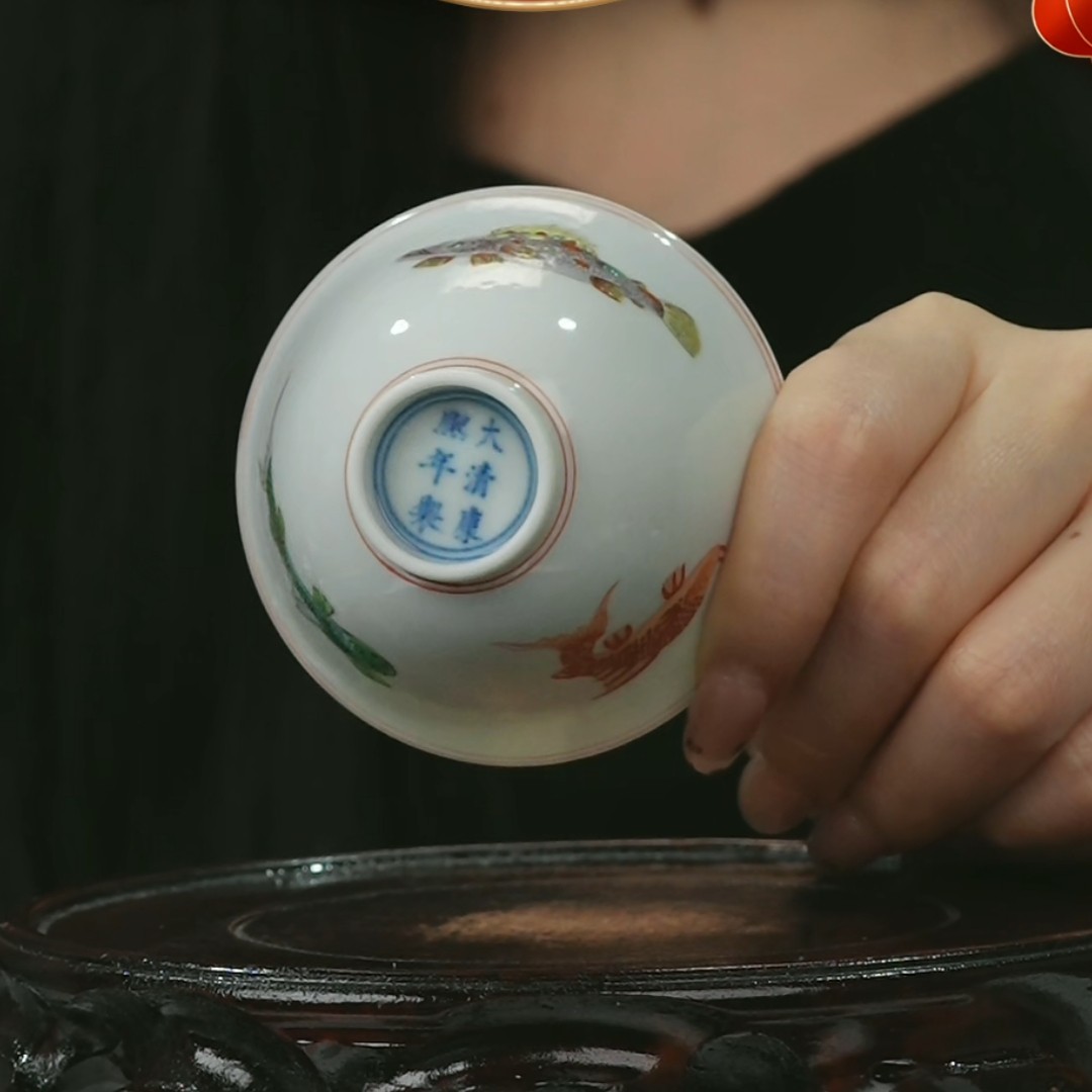 M粉彩鱼纹主人杯