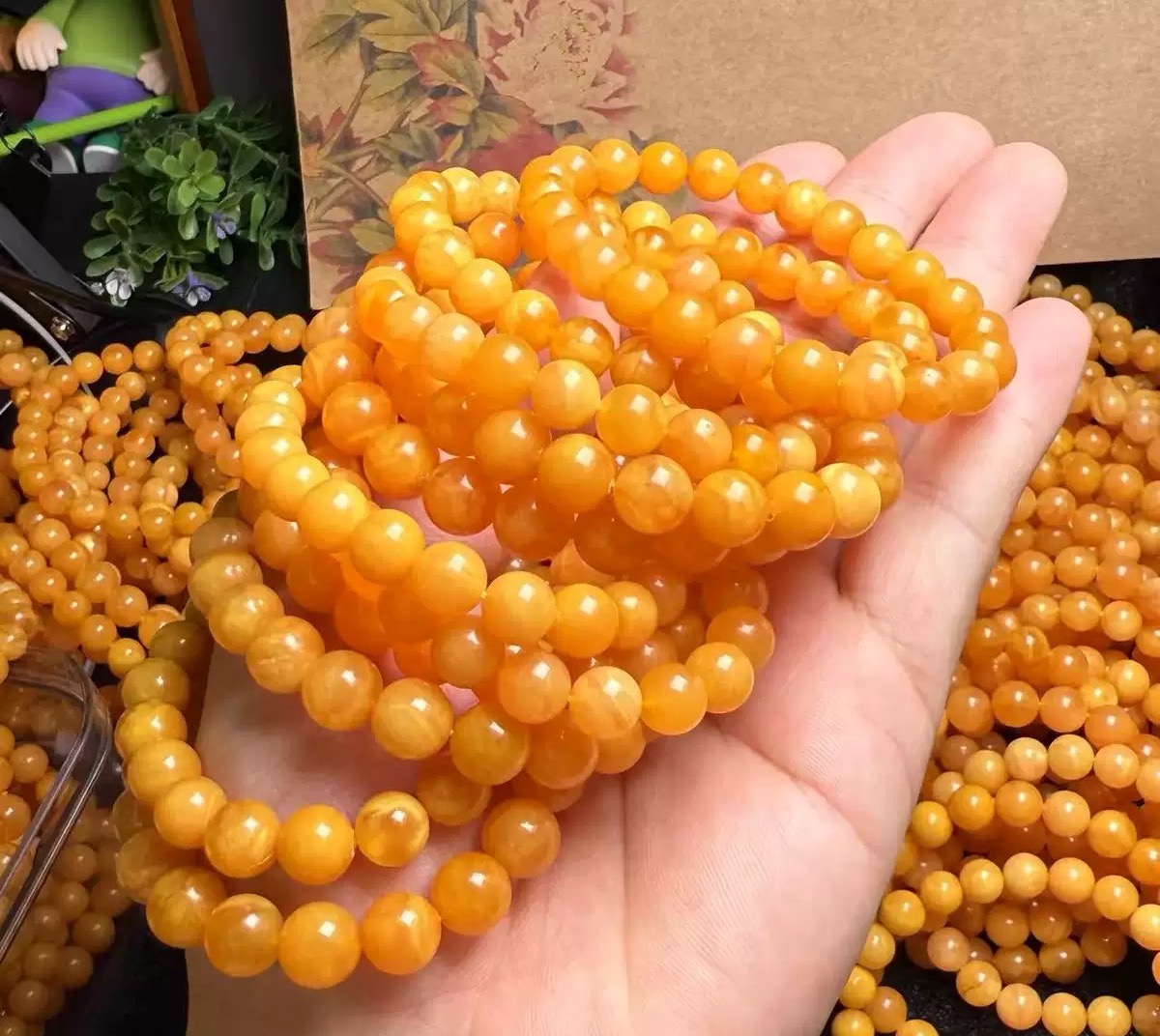 单圈9MM蜜蜡手串圆珠款式多样随机发一条