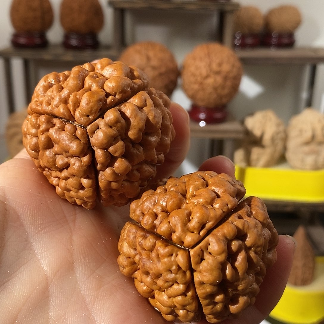 吊坠文玩核桃三瓣脑纹金刚爆肉4551