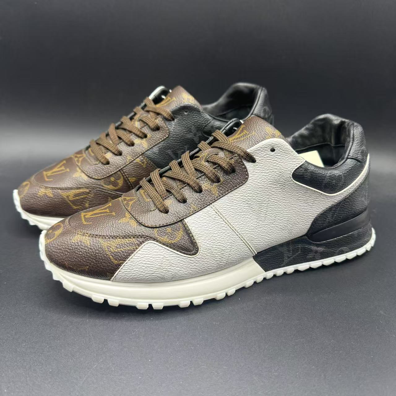 LouisVuitton/路易威登男士百搭三色老花拼接运动鞋41码 lb291