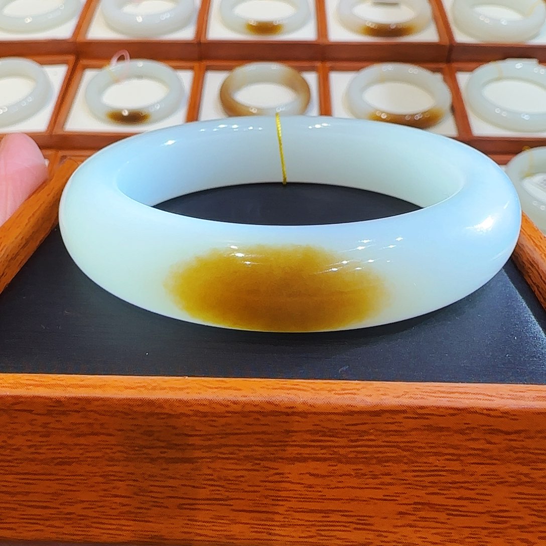 和田玉手镯未镶嵌且末一口老红糖59 60 61