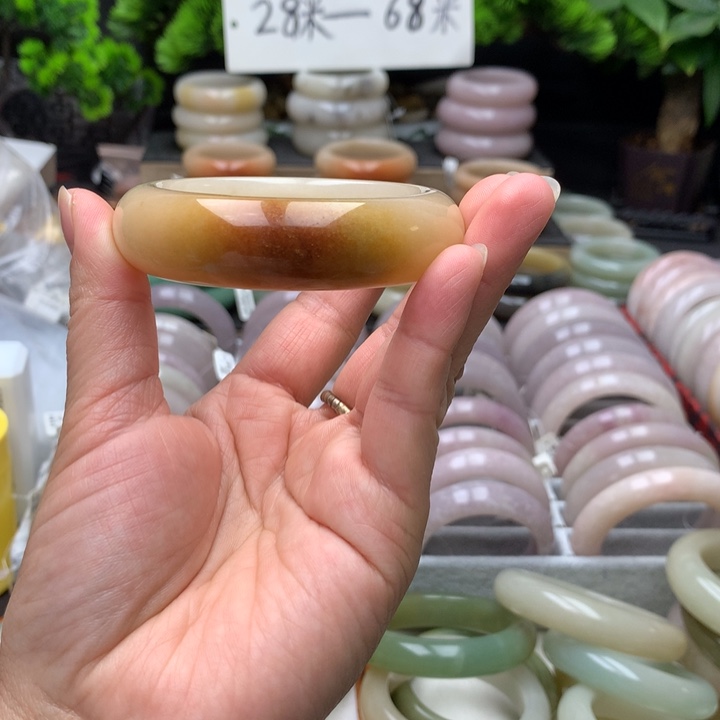 石英质玉（佘太翠）未镶嵌手镯54