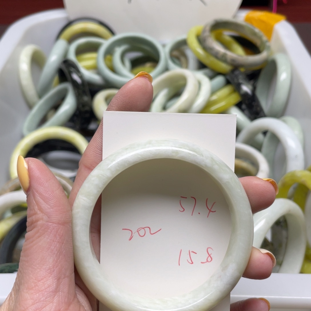 蛇纹石玉手镯未镶嵌